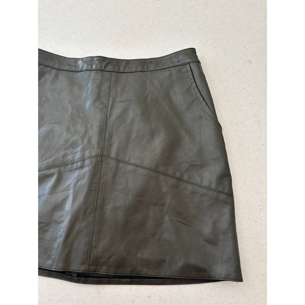 Harper Heritage Faux Leather Mini Skirt XS Olive Green A-Line Zip Back Pockets - Picture 6 of 13